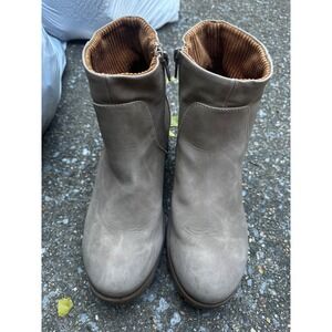 Korks Womens Taupe Grey Ankle Boots Block Heel Lug Sole KR0004655 Size 7.5M